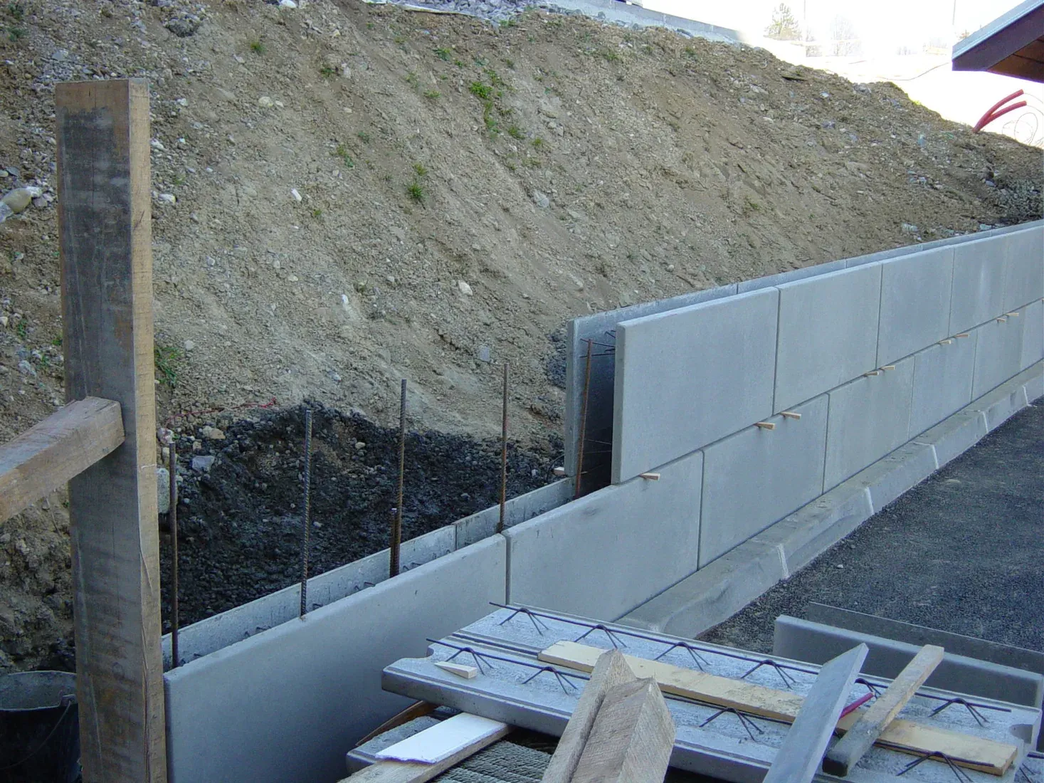 Pose de Prémurette® en mur de soutènement, sans coffrage